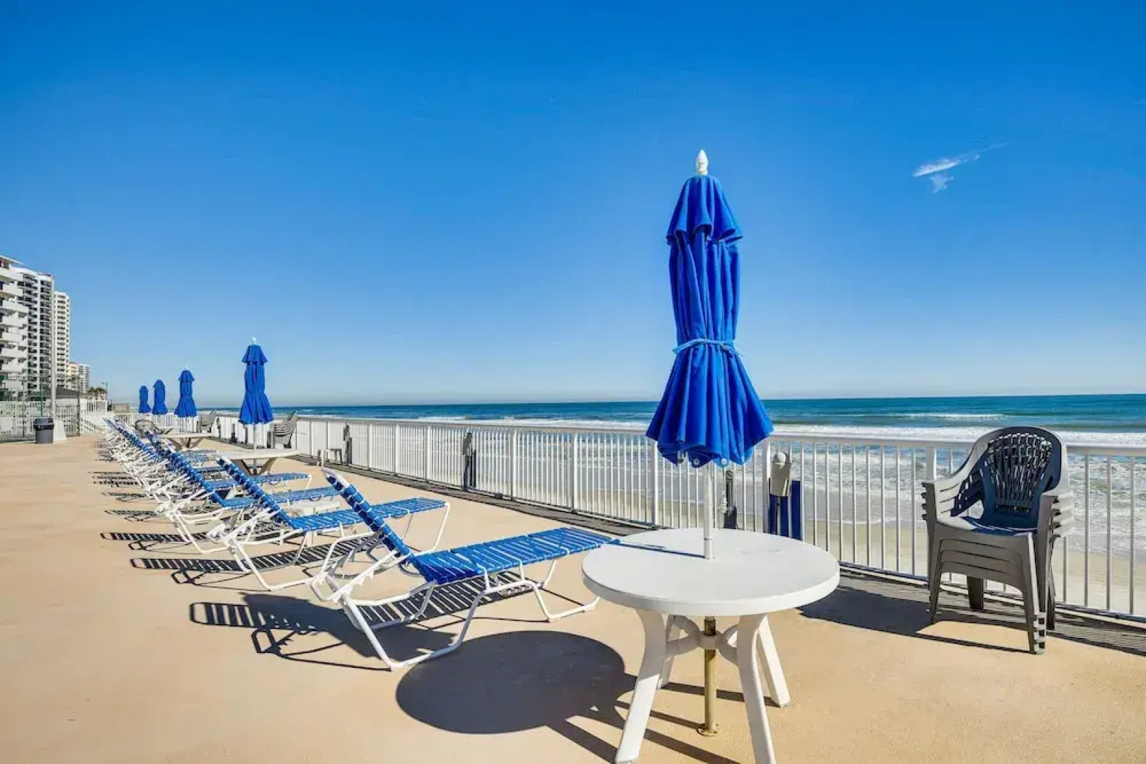 Beautiful Daytona Beach Shores Condo w/ Hot Tub!