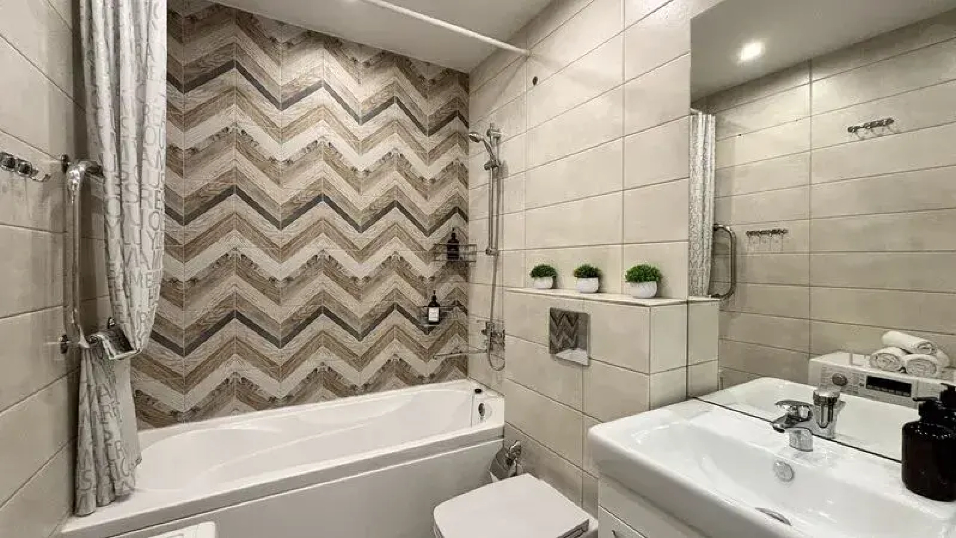 Мун72 на улице Джанбровского, д. 4