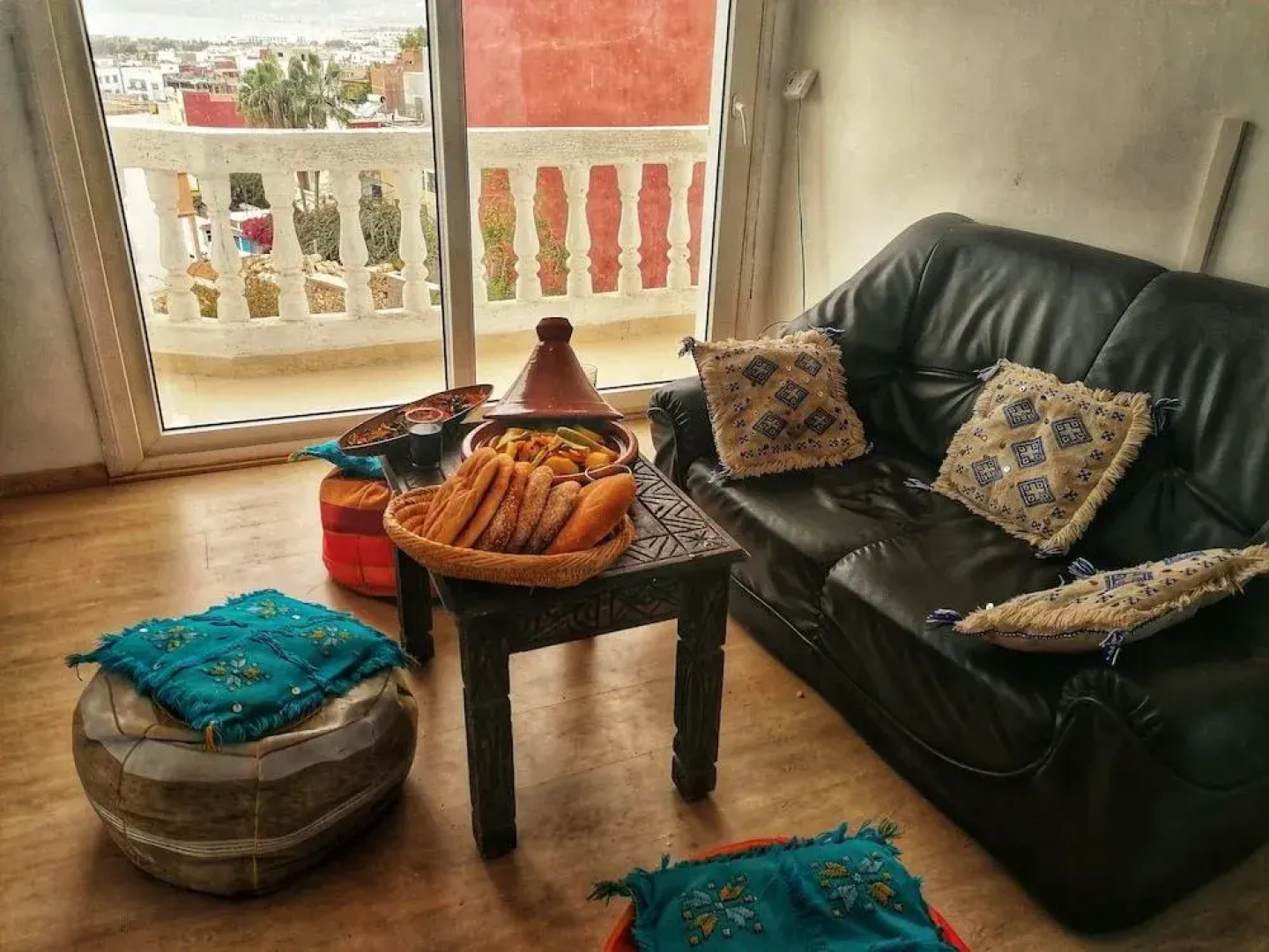 Cozy White House - Hostel