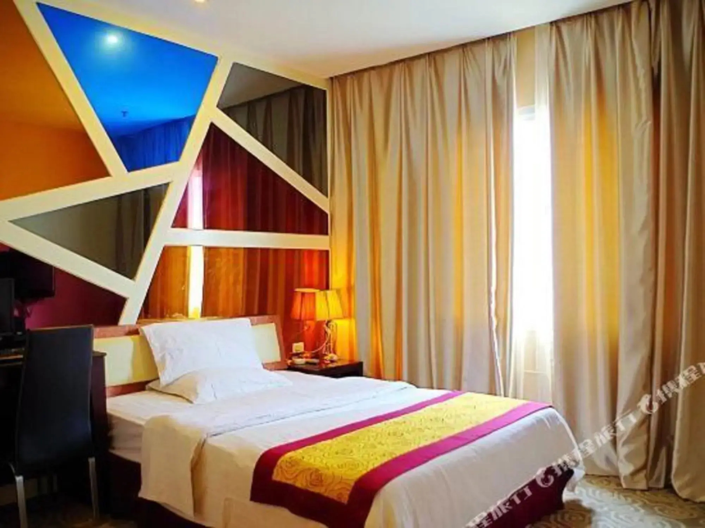 Huangchao Luoqi Fashion Hotel