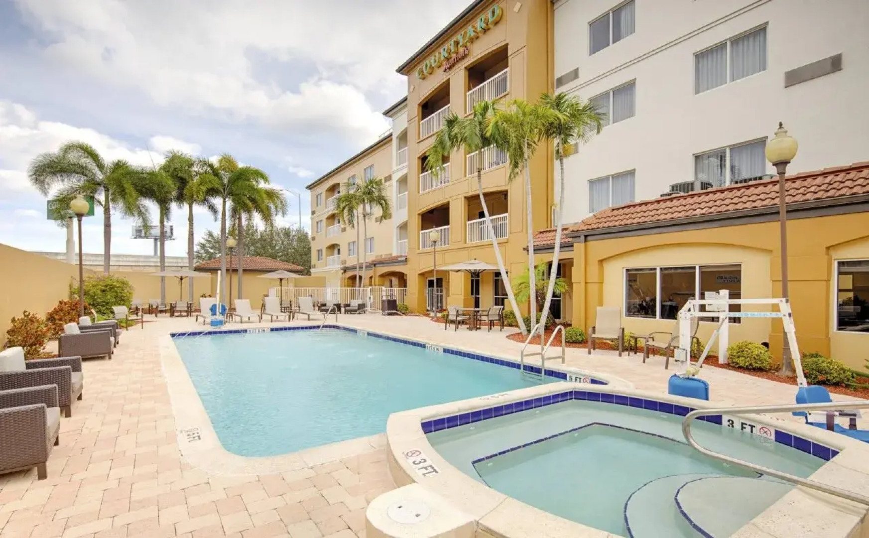 Courtyard by Marriott West Palm Beach Airport
