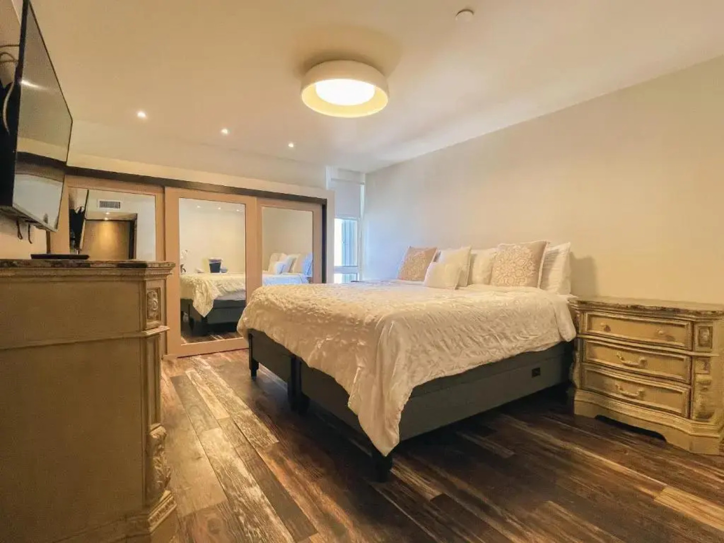 ESJ Towers Máre St Clair by Chana