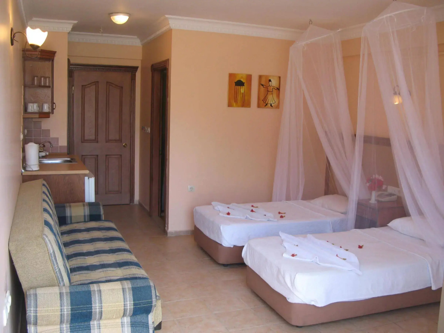 Rosy Suites Hotel