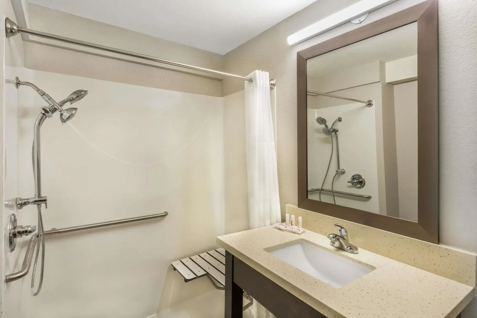 Comfort Inn & Suites North Little Rock JFK Blvd