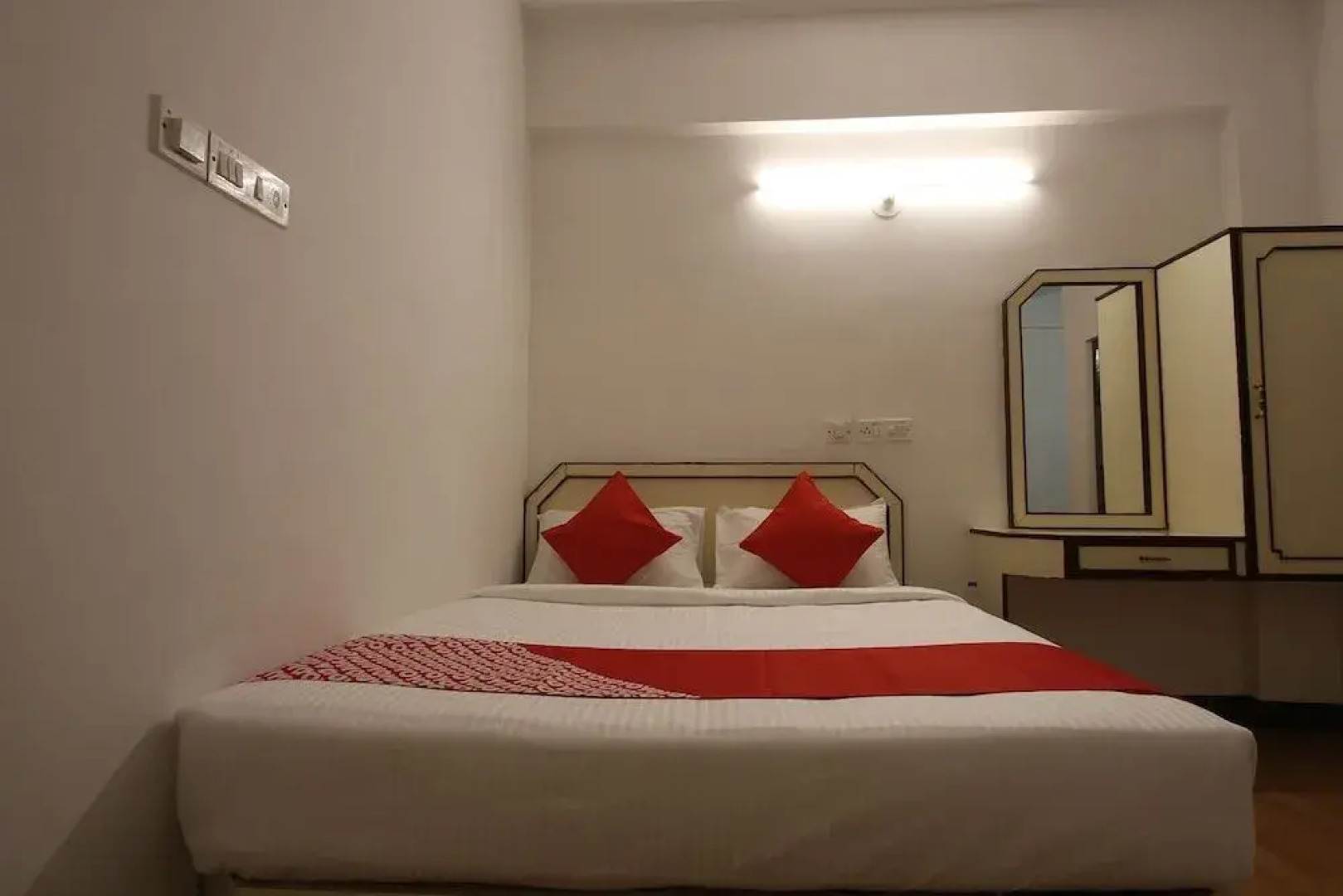 OYO Flagship 40509 Hotel Mps Residential Tower