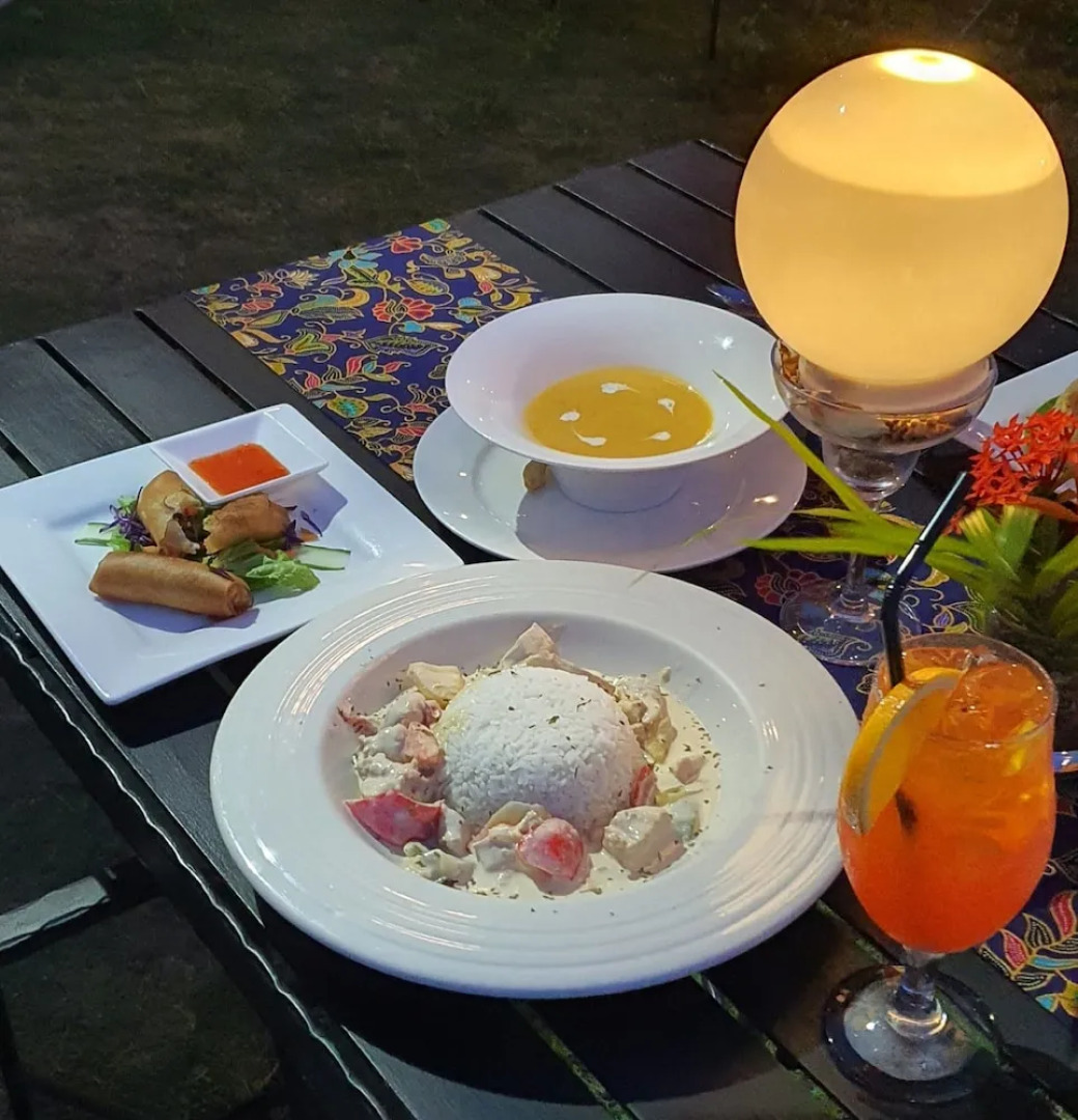 Doulos Phos The Ship Hotel