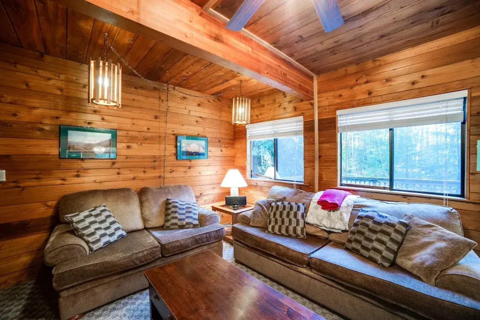Mt. Baker Lodging Cabin 22 – WiFi, Pets OK, Sleeps 8! by MBL