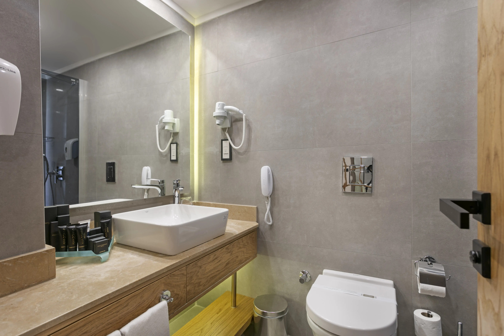 Dobedan World Palace