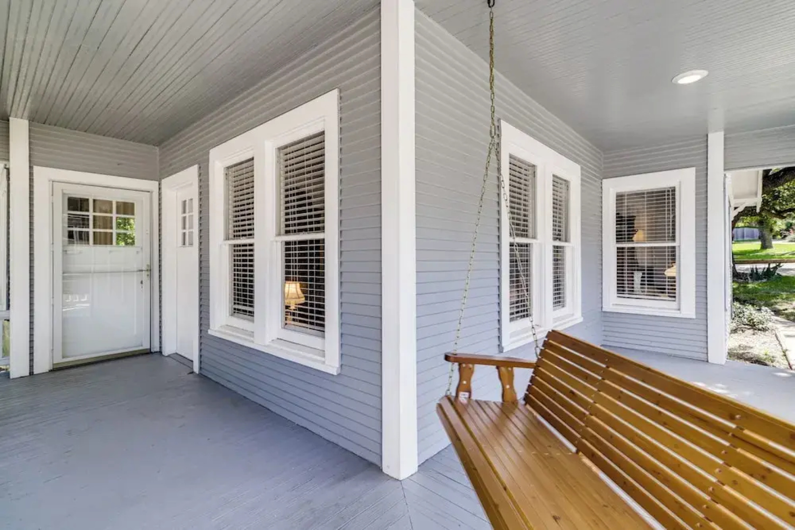 Easy Dtwn Access: Restored 1930s Brenham Retreat
