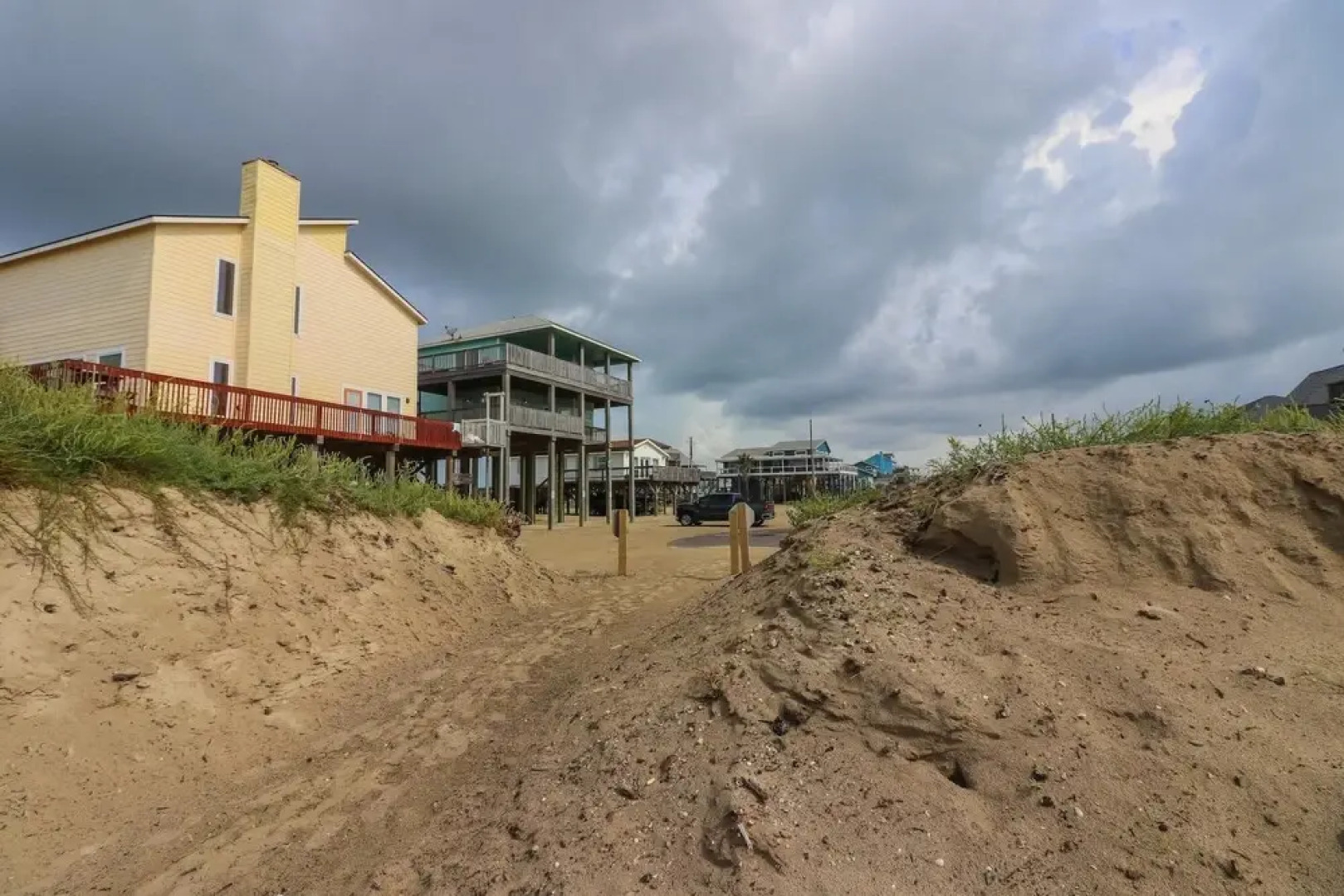 A Wave From It All Stay ON the Beach With Ocean Views From 2 Decks