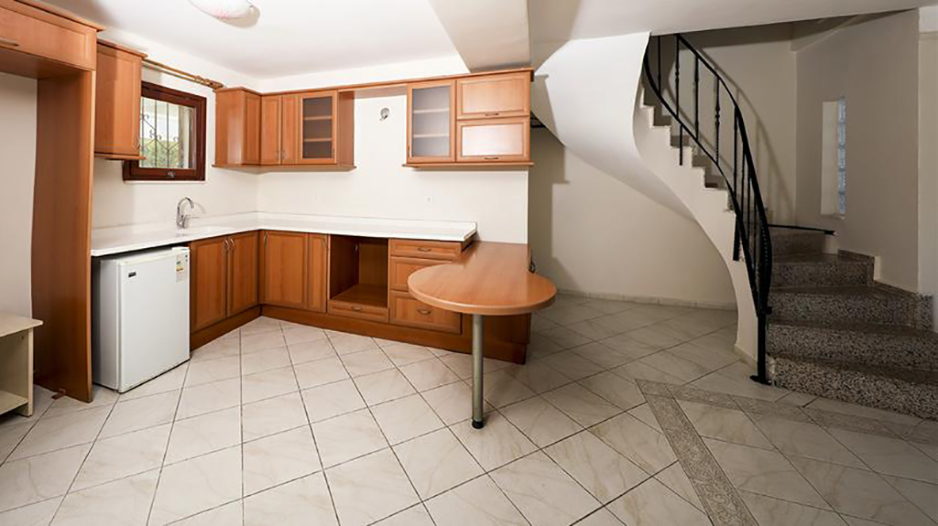 Akay Garden Family Club