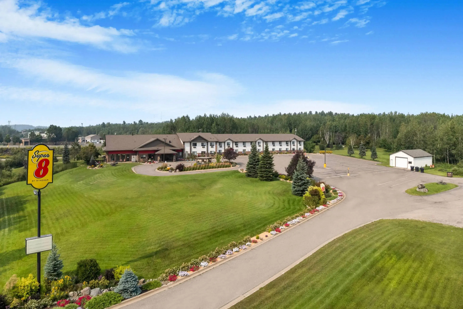 Super 8 by Wyndham Eveleth