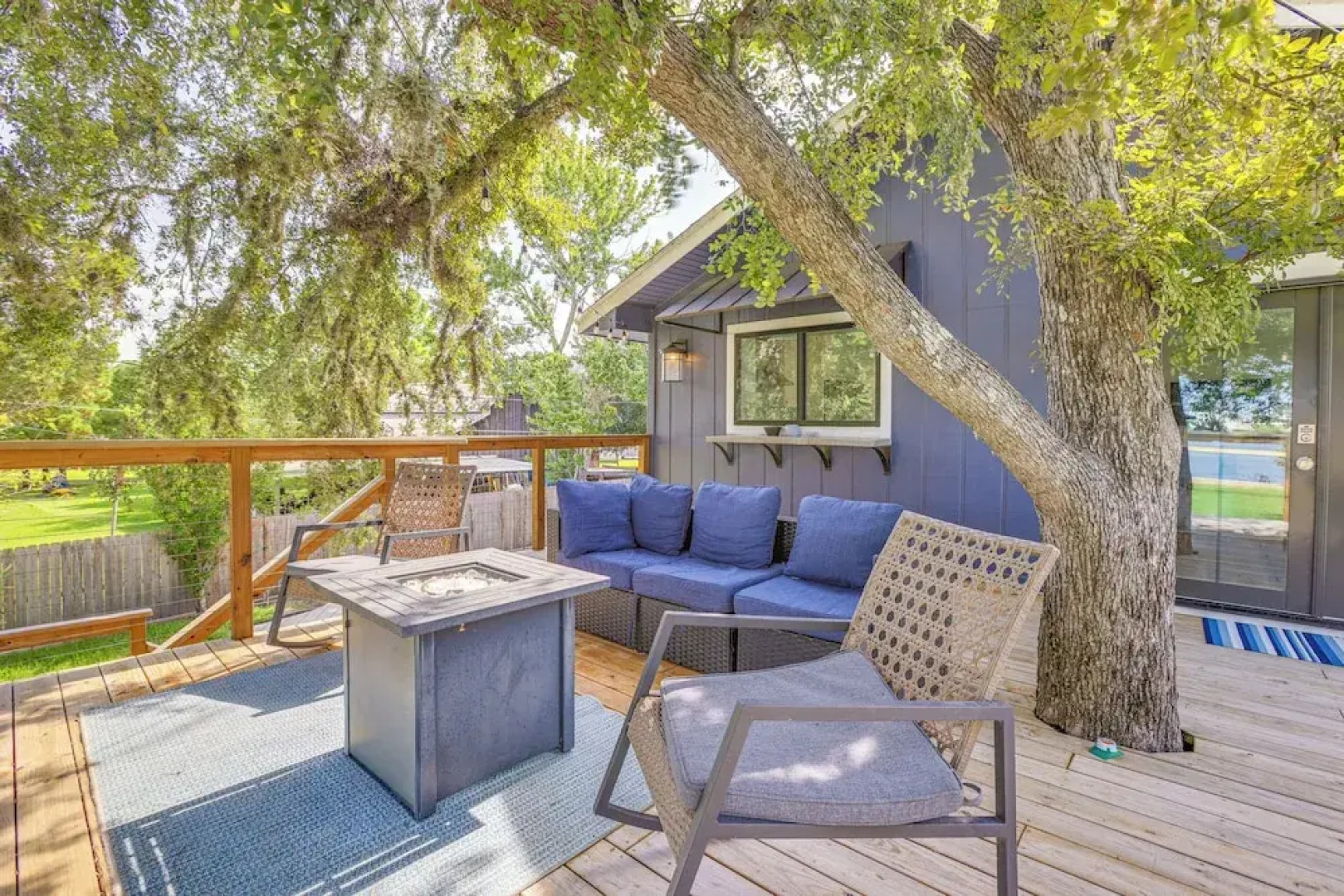 Willis Waterfront Home w/ Deck on Lake Conroe!