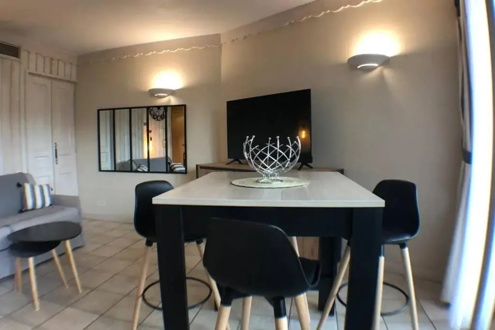 Rare : au bord du lac d’Annecy, cosy appartement en rez de jardin avec terrasse privative