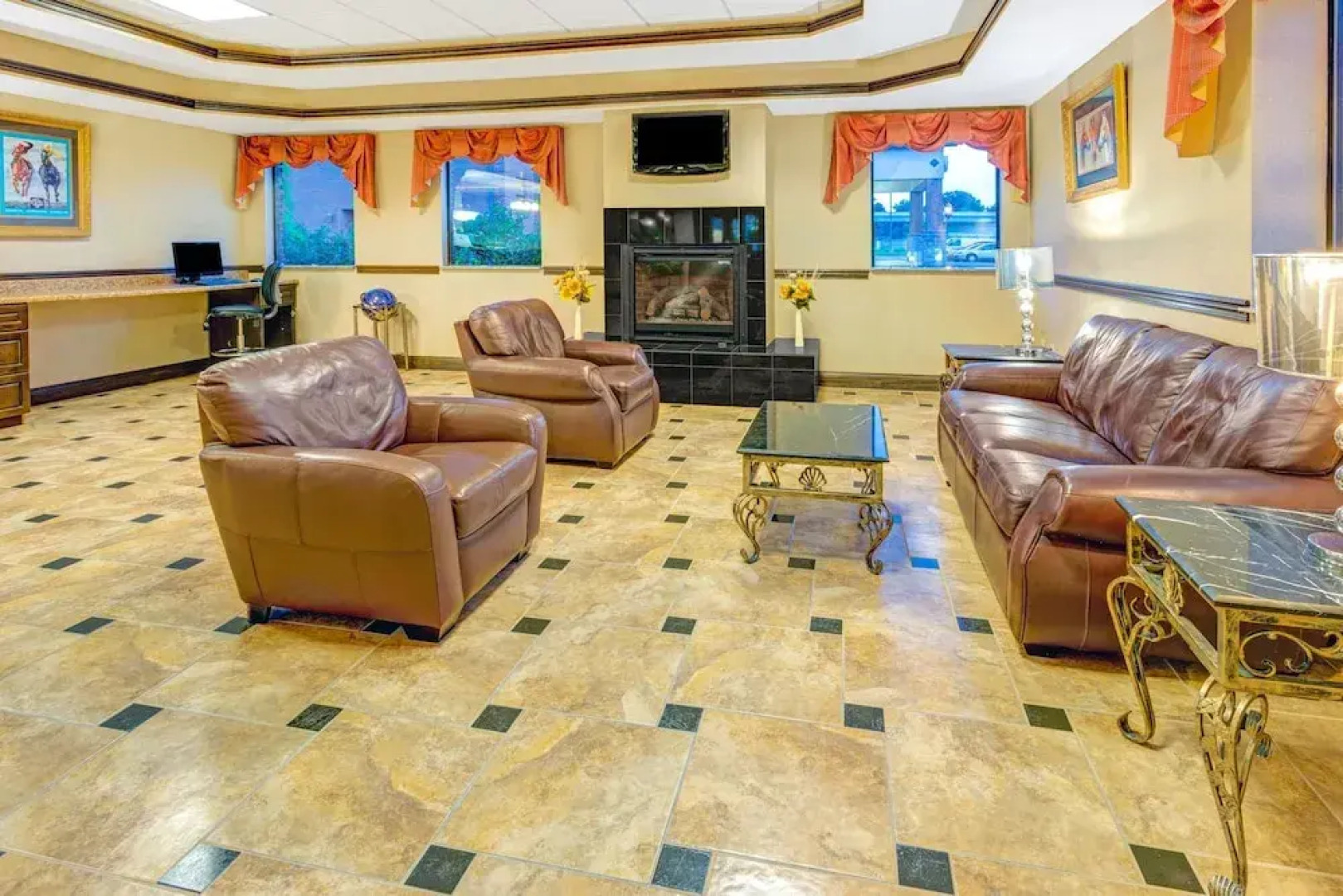 Days Inn & Suites by Wyndham Jeffersonville IN