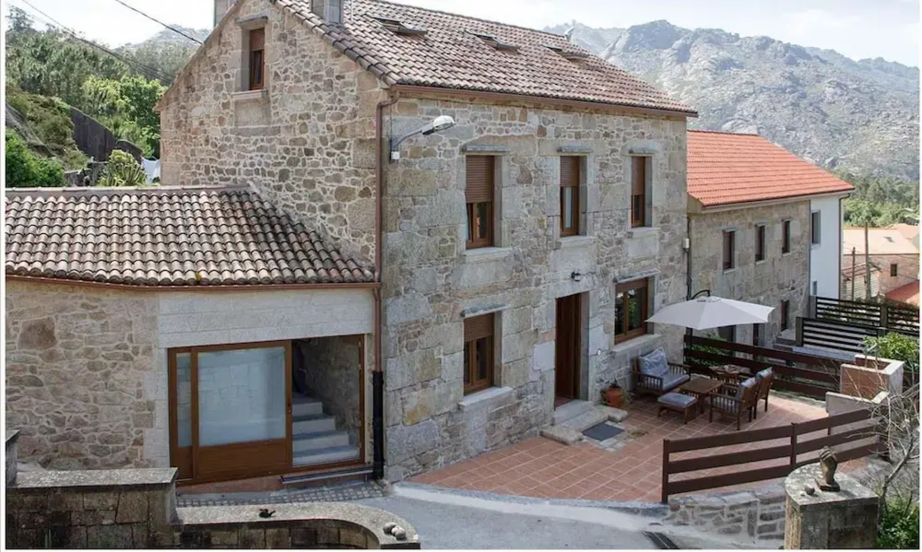 House - 4 Bedrooms with WiFi - 107751