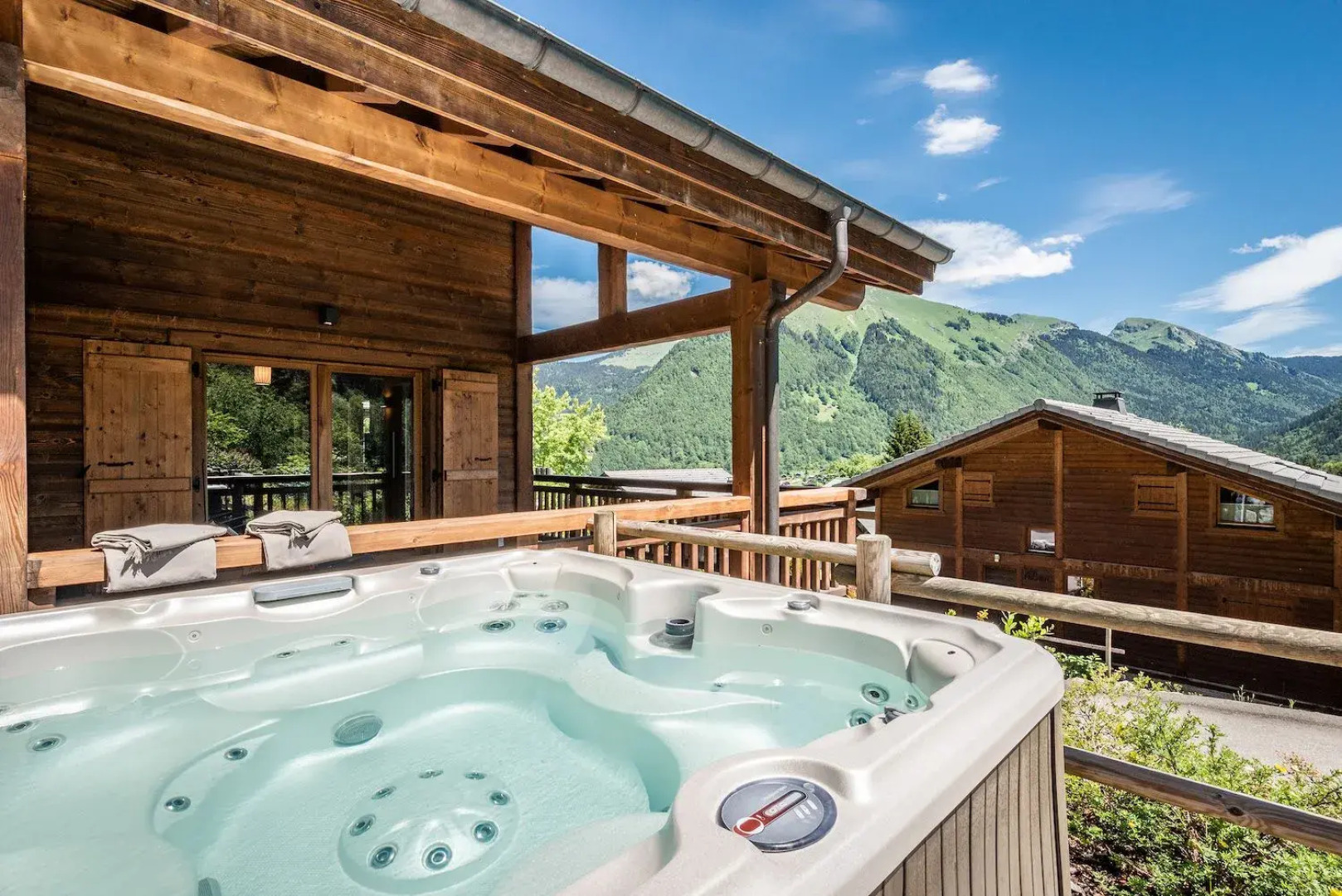 BALATA - Charming Chalet with Hot tub and Views