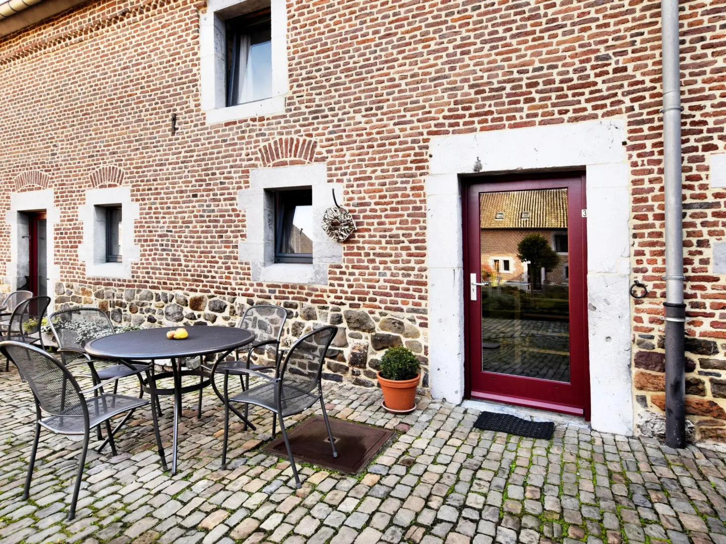 Pleasing Holiday Home in Richelle With Garden, Terrace, BBQ