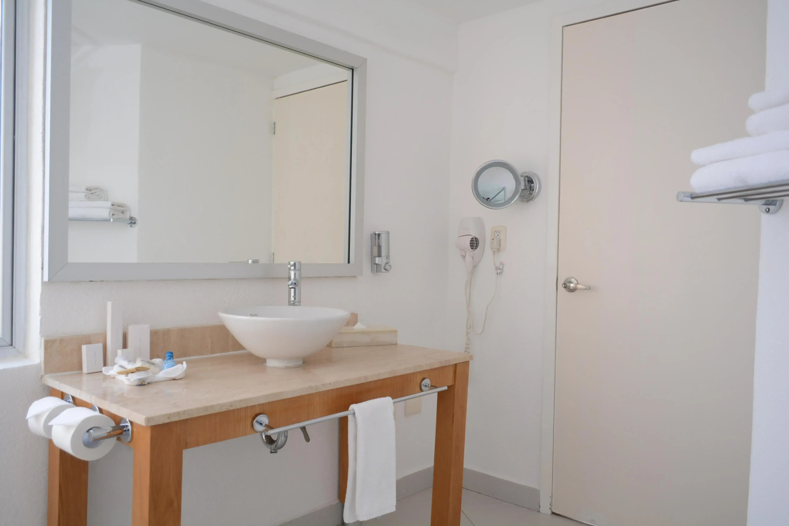 Отель Adhara Express