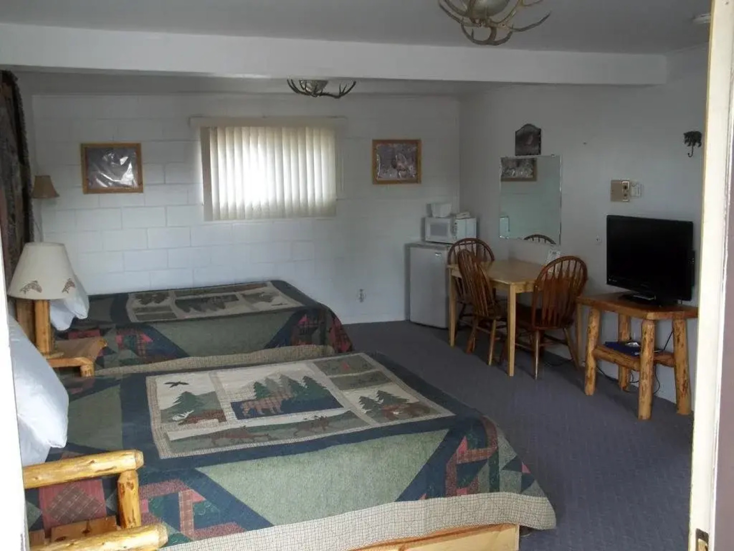 Budget Host Elk Antler Inn