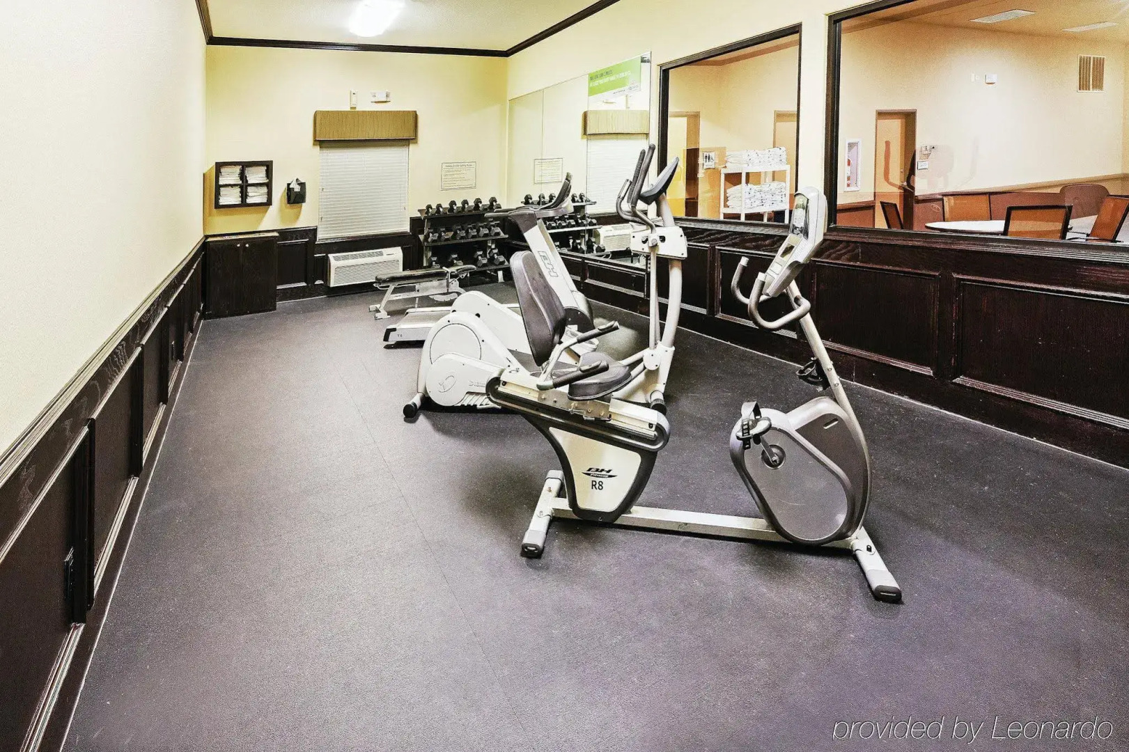 La Quinta Inn & Suites by Wyndham DFW Airport West - Bedford