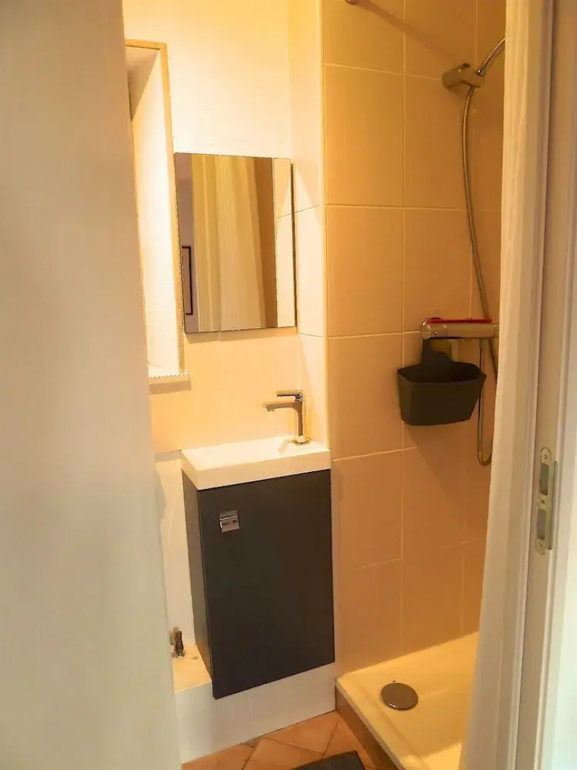 La Longère aux Volets Rouges