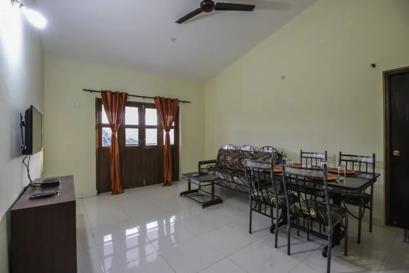 OYO 10917 Home Breezy 2BHK Near Calangute