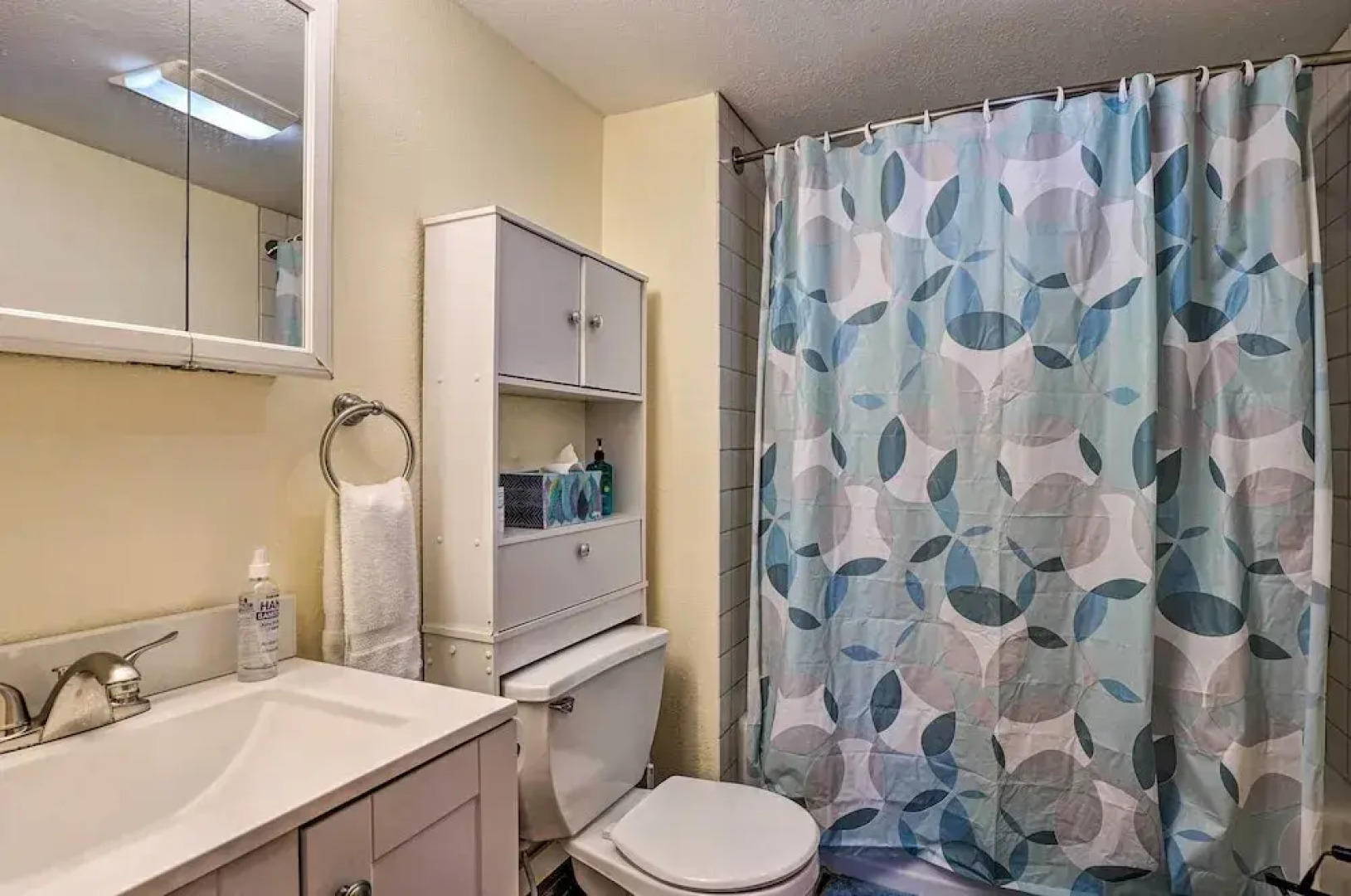 All-season Grand Haven Getaway With Deck!