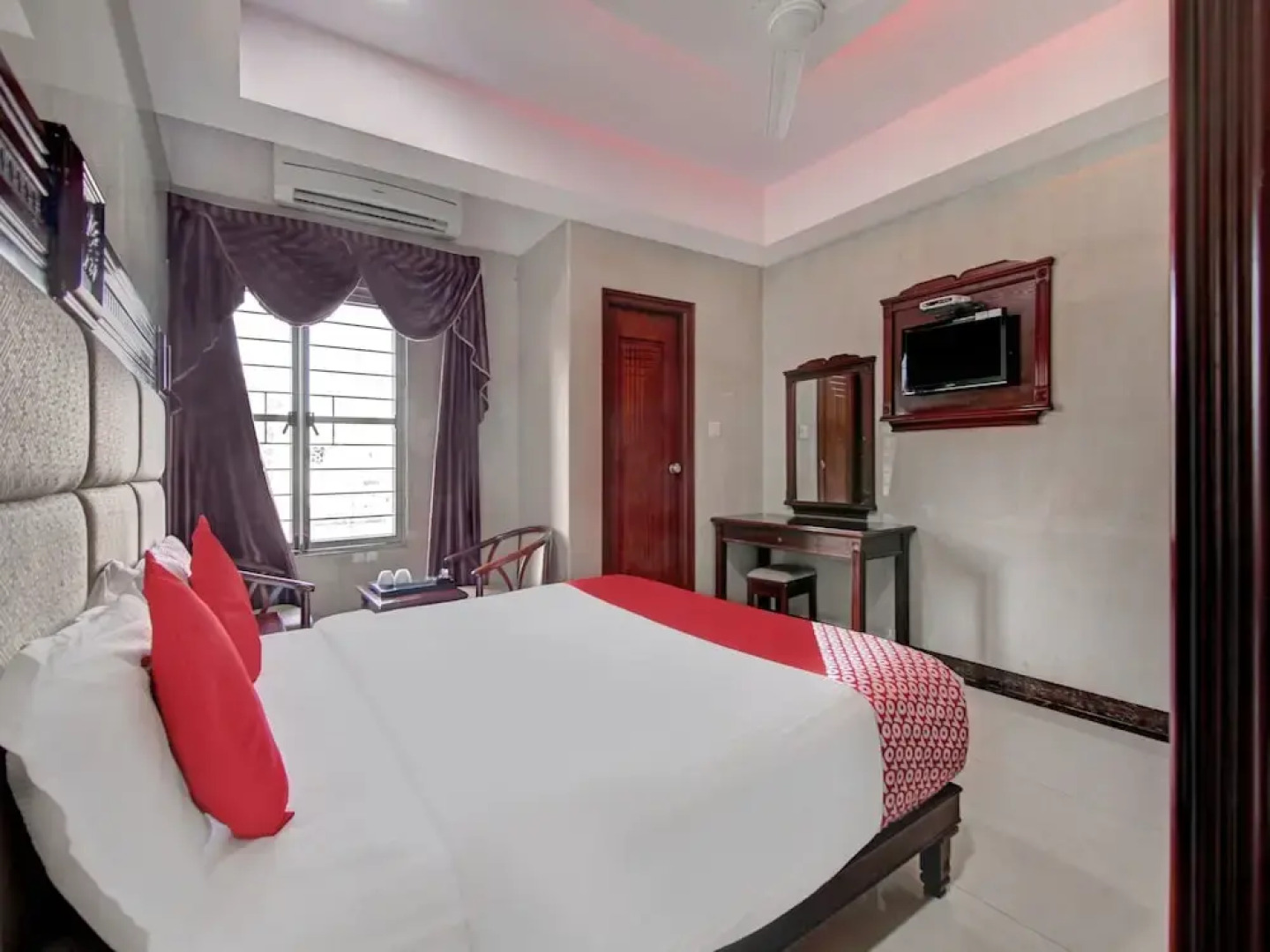 Oyo 30562 Ni Ambaari Elite