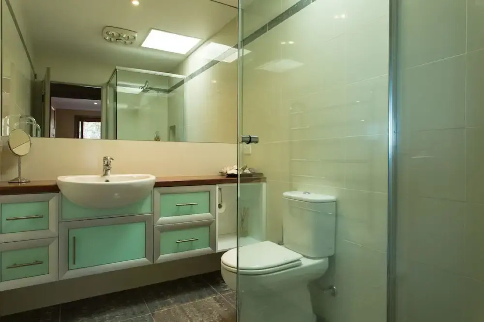 Tura Beachhouse in Dolphin Cove