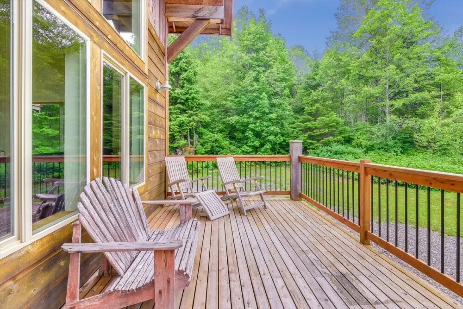 Little Bear Lodge - Three Bedroom Home with Mountain View