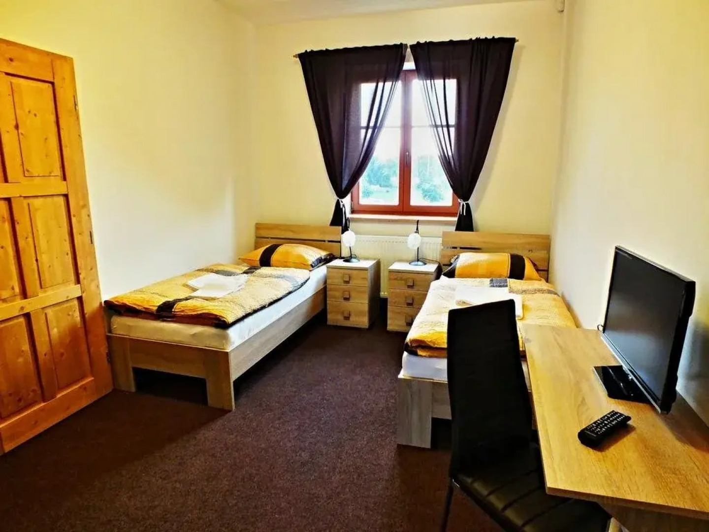 Zámecký Dvůr Černousy