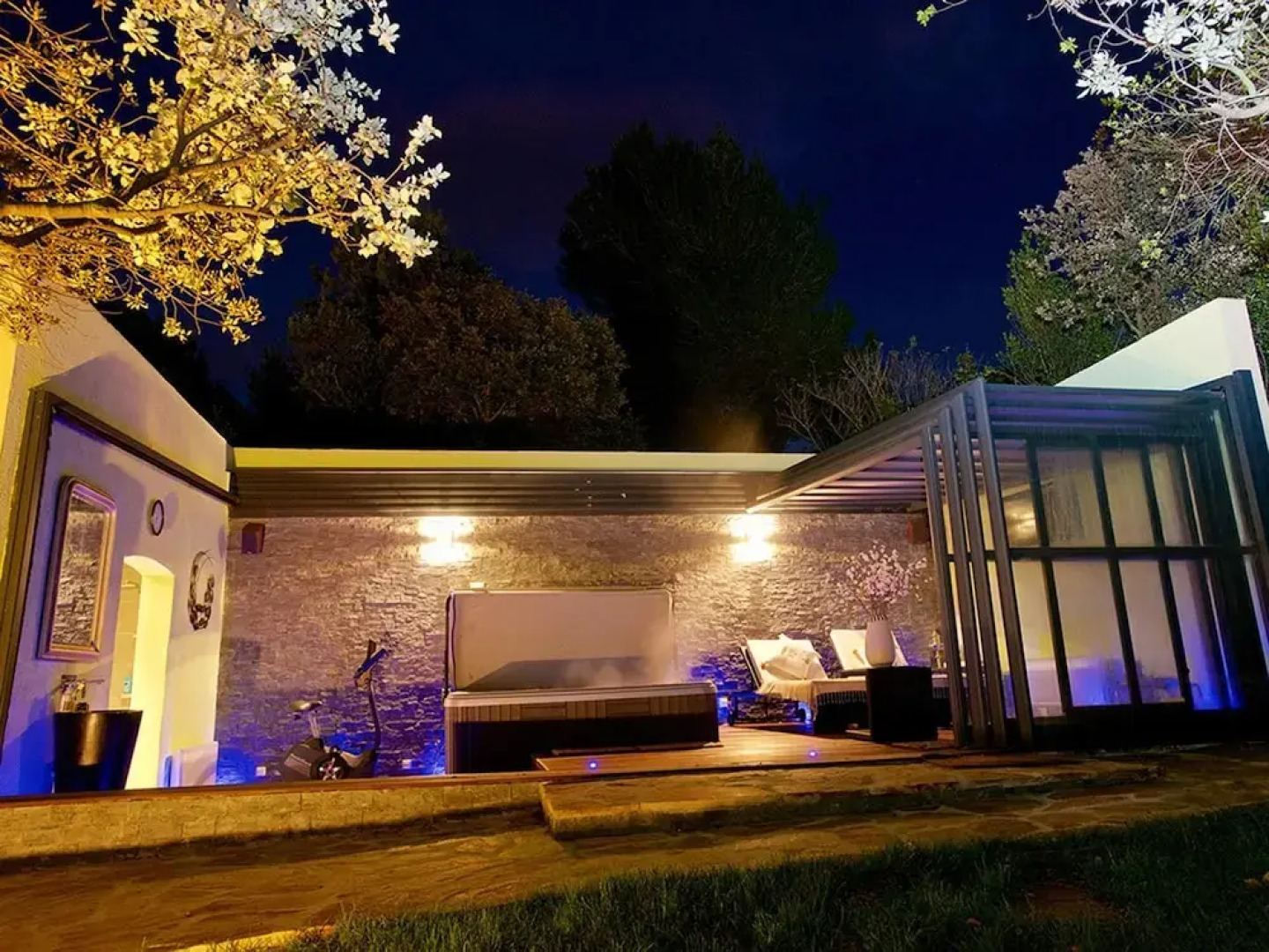 Studio in Roquefort-la-bédoule, With Pool Access, Enclosed Garden and