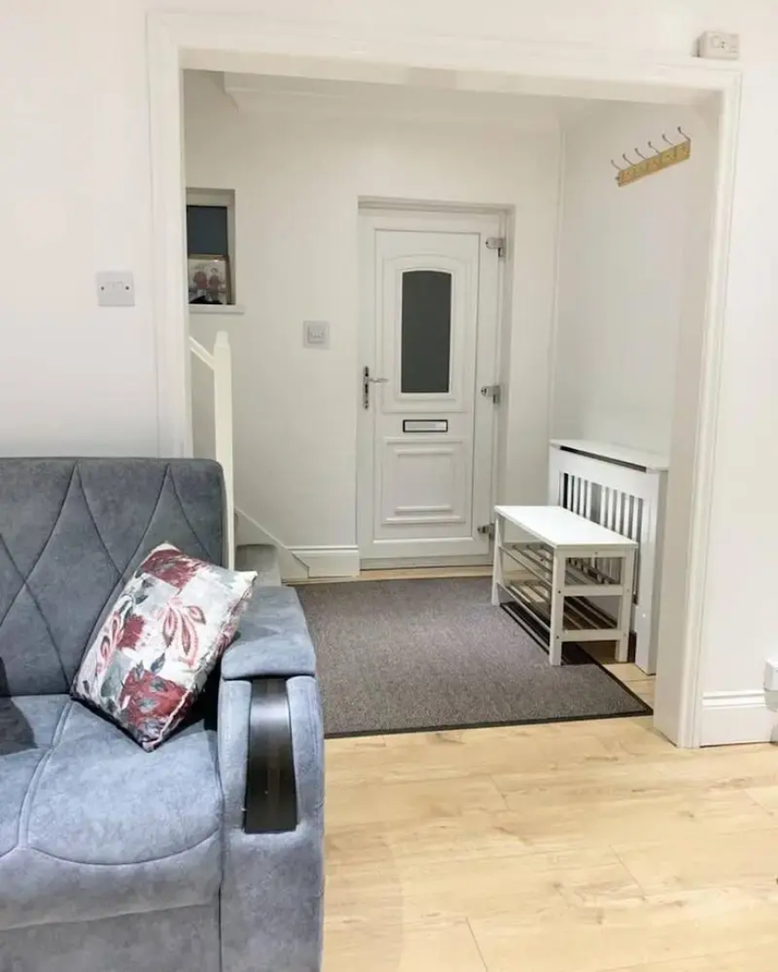 Stunning 2-bed House in Pembroke Dock
