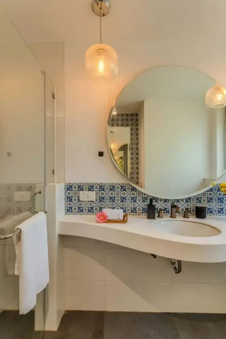 Stylish 2BR w Pool Near Candolim and Coco Beach