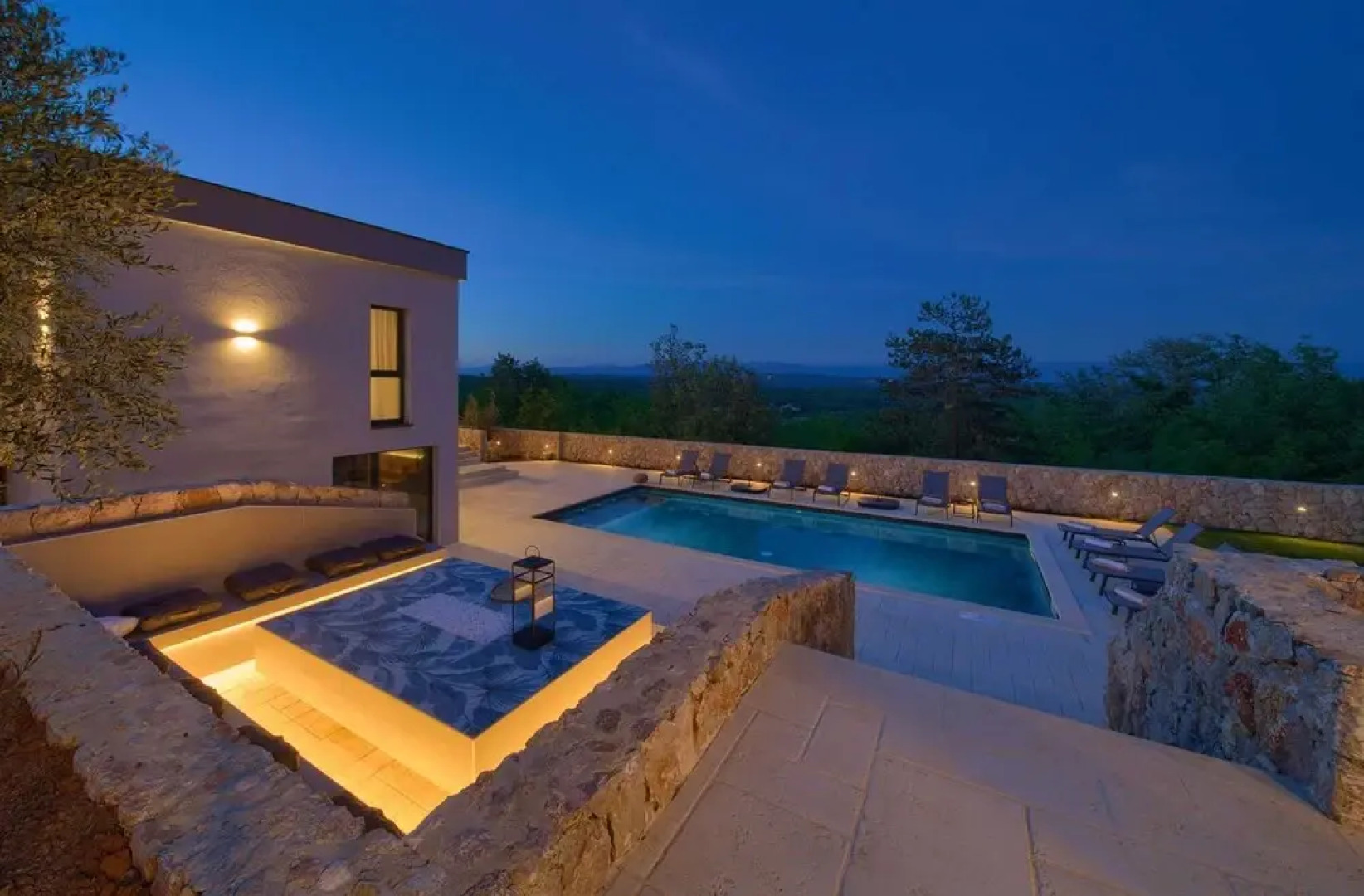 Villa Astrum With Heated Pool Jacuzzi and Sauna