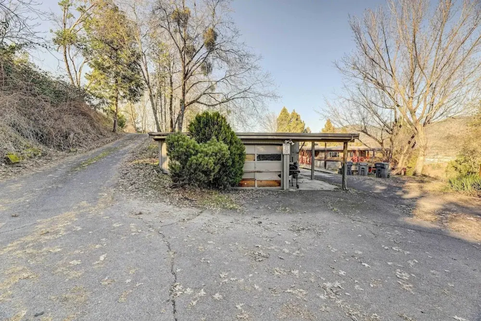 Pet-friendly Grants Pass Home w/ Hot Tub!