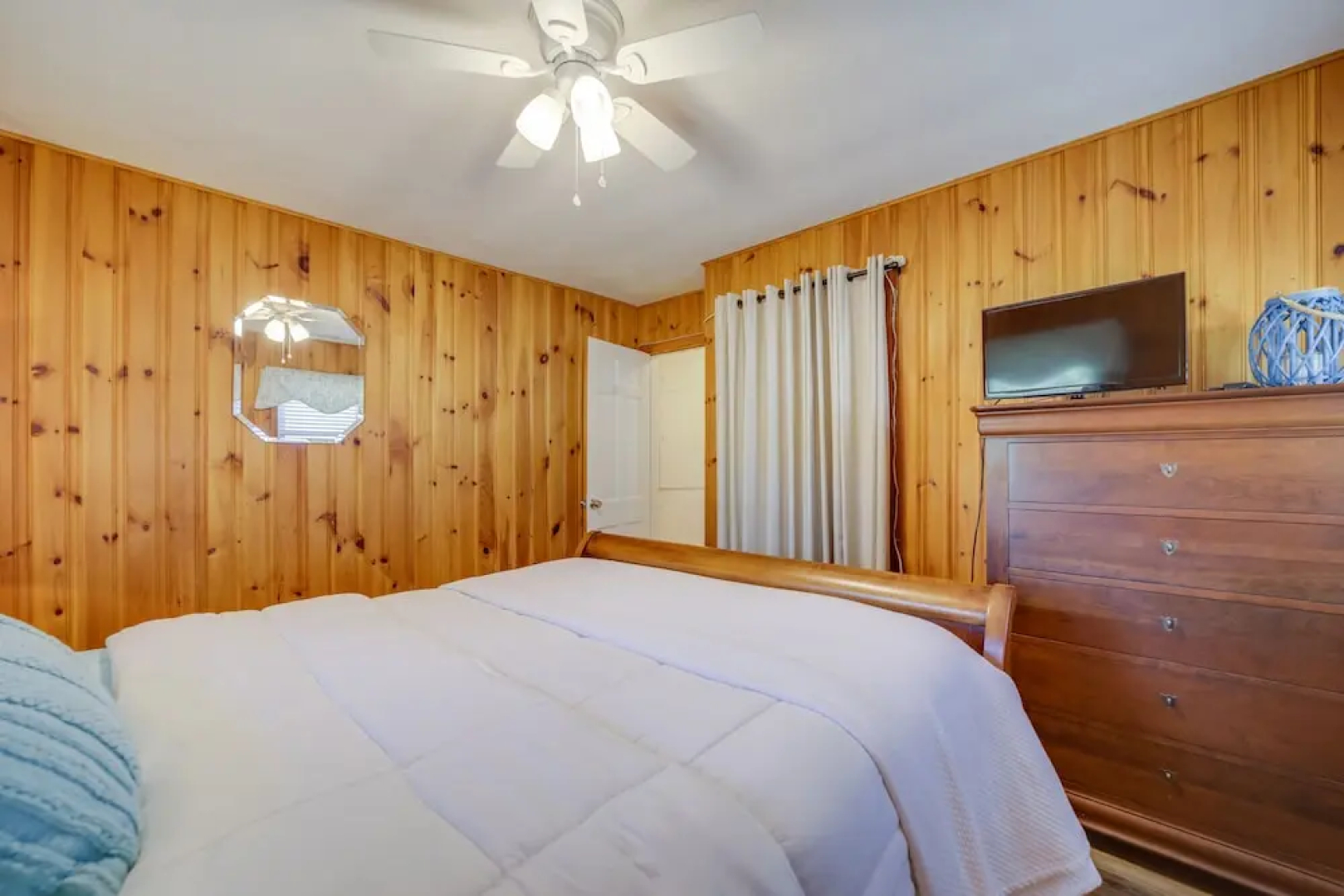 Serene Lake Junaluska Gem: Deck & Mountain Views