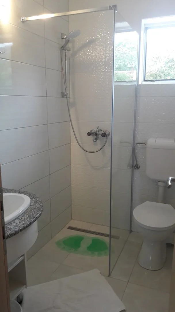 Apartments and rooms Marko