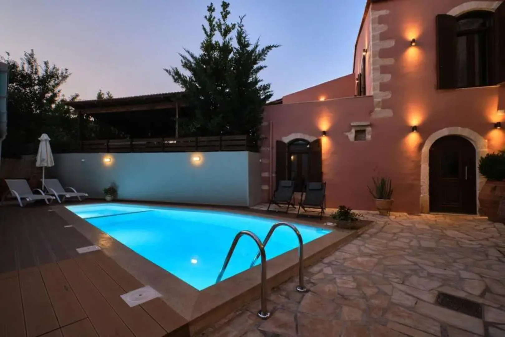Stone Villa with swimming pool-BBQ!
