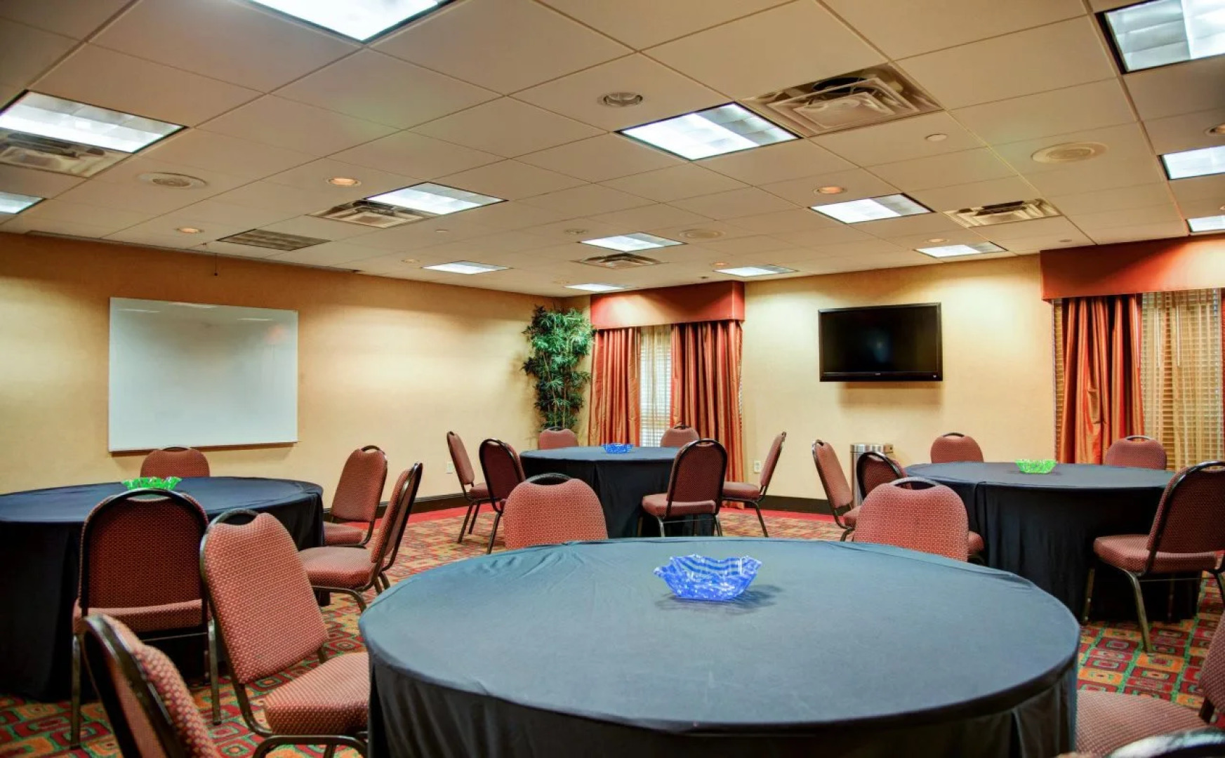 Holiday Inn Express Suites South - Tyler by IHG