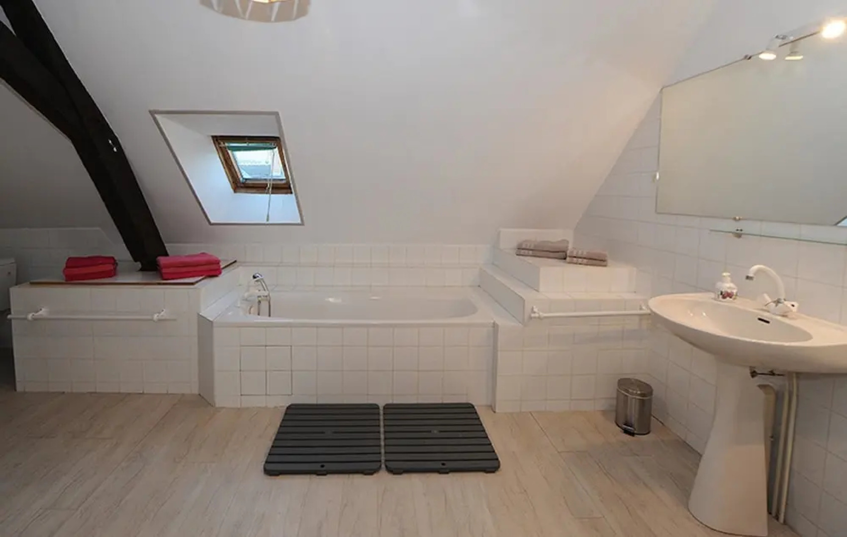 Mansion With 5 Bedrooms in Vernou-sur-brenne, With Pool Access, Enclos