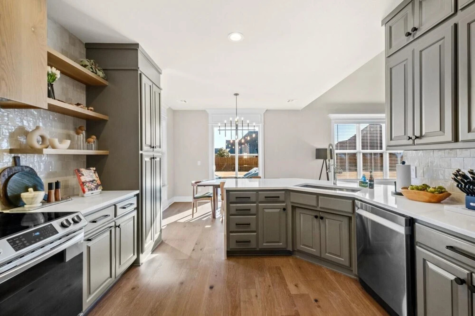 Apollo House - Amazing Location in Rogers, AR - Sleeps 11!