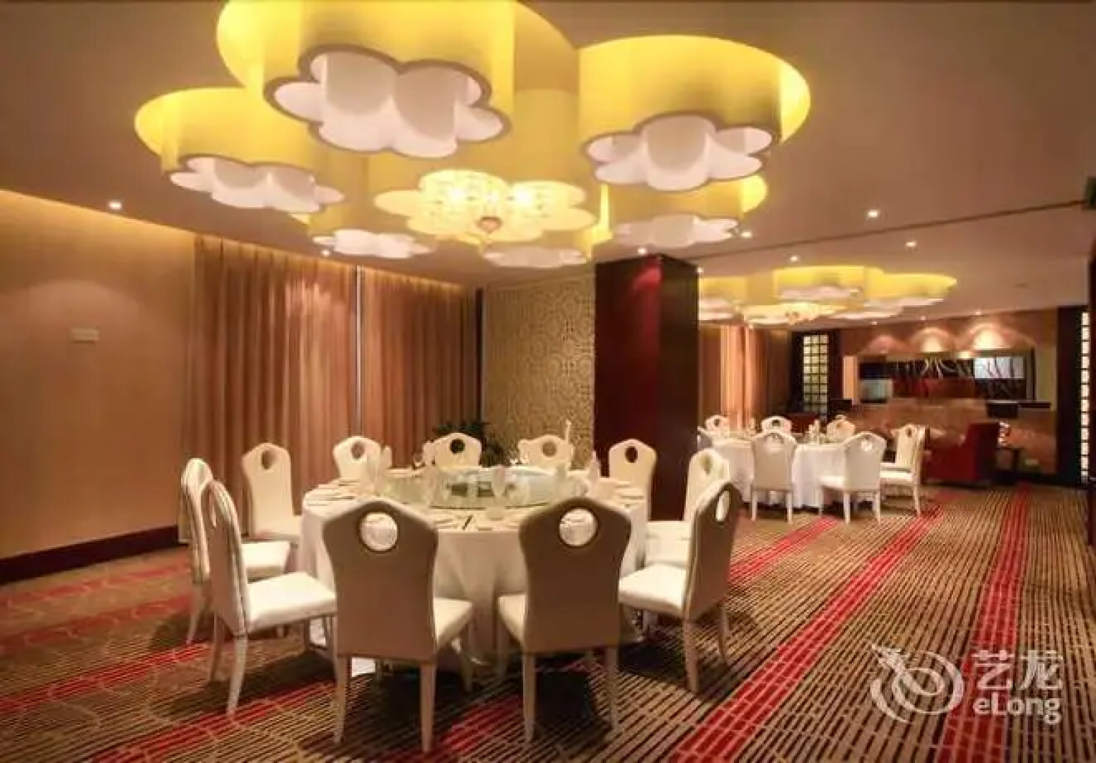 Lakeside Camphor Tree Hotel