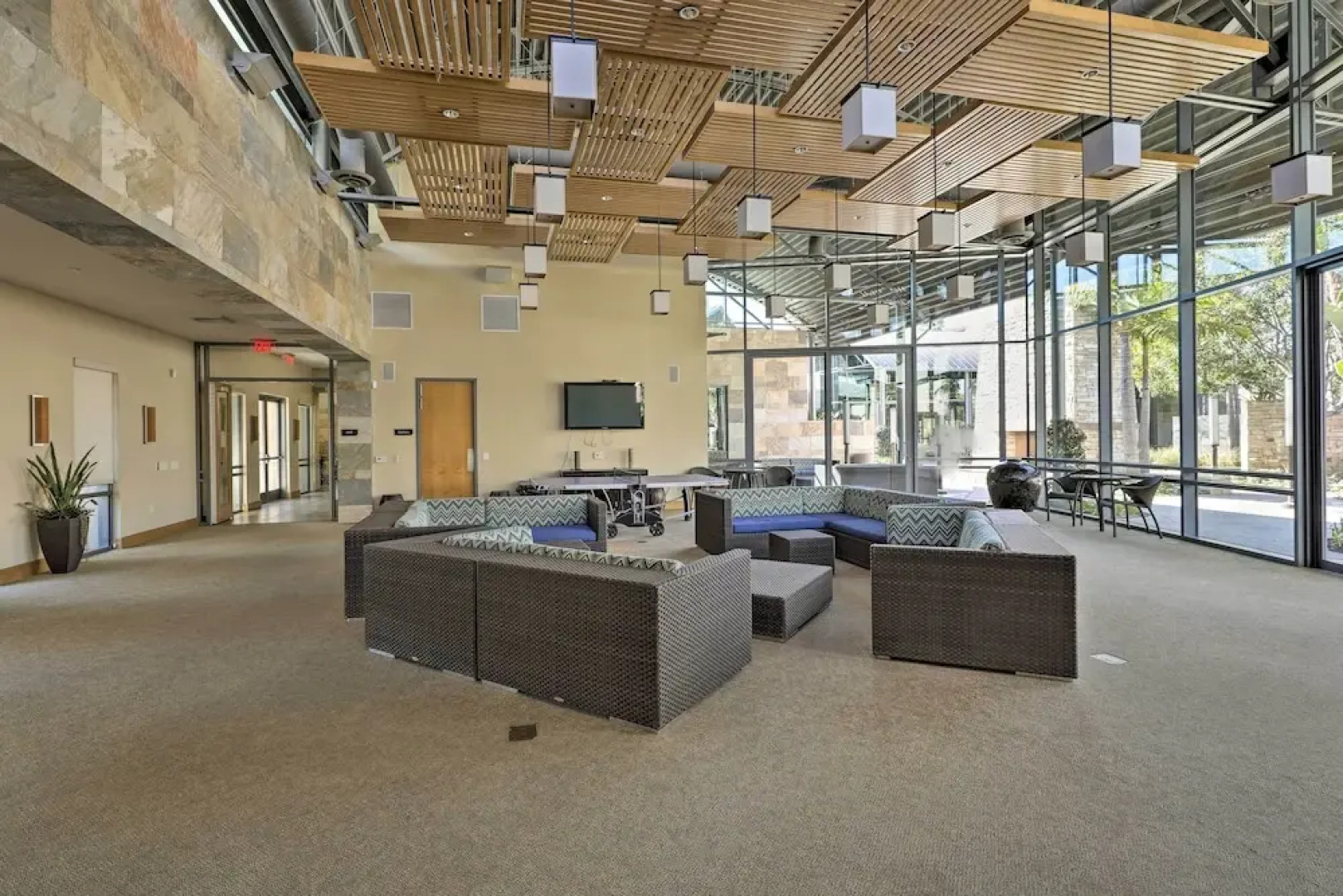 Modern Irvine Condo w/ Pool - 7 Mi to Beach!