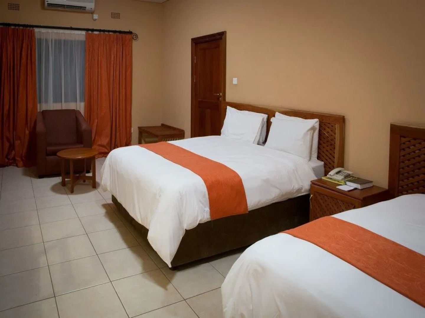 Cresta Golfview Hotel