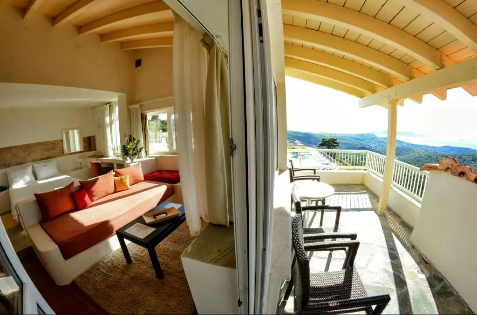 Golden Sea View Suites