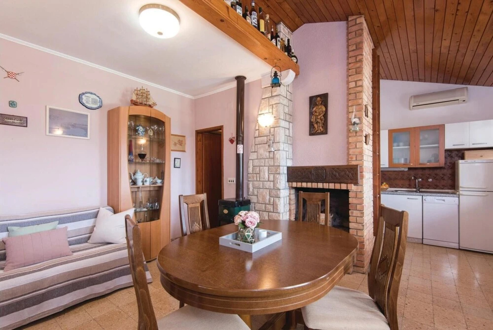 Awesome Home in Nova With Wifi and 4 Bedrooms