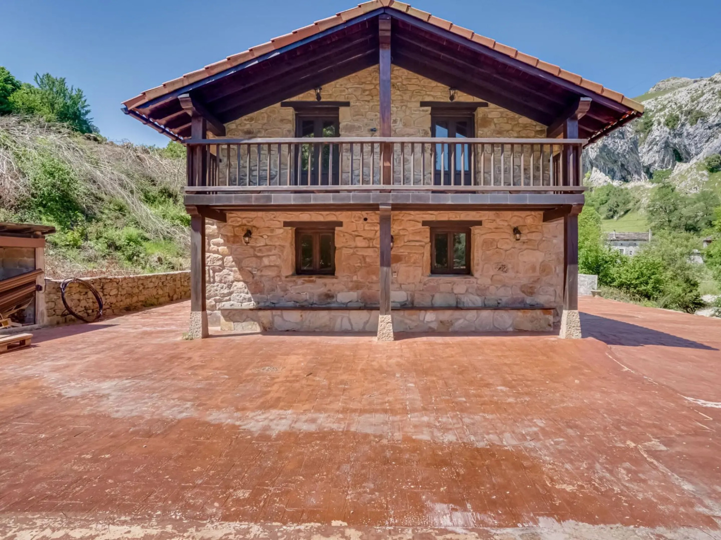 Rustic Holiday Home in Merilla with Valley View