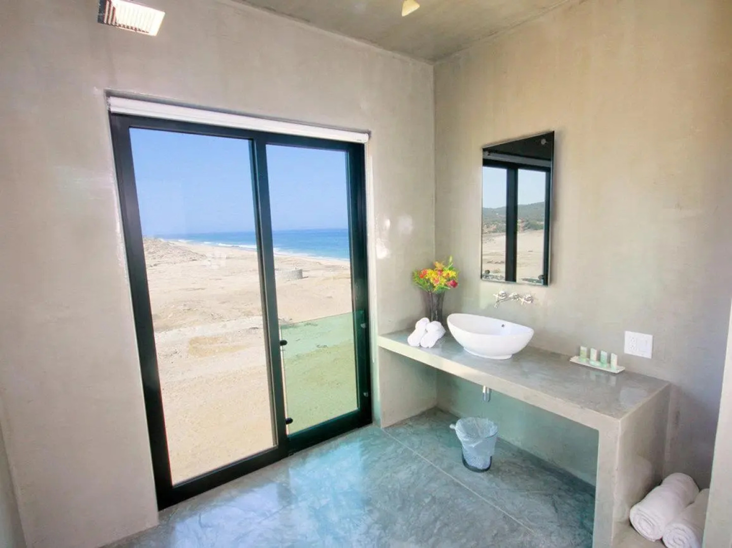 Vidasoul Hotel and Crossroads Country Club Restaurant